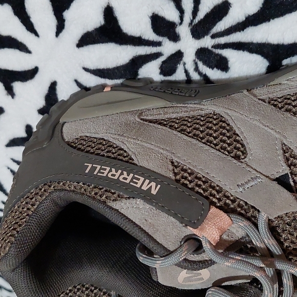 Sold out..Merrell ladies Alverstone hiking sneakers - Picture 5 of 10